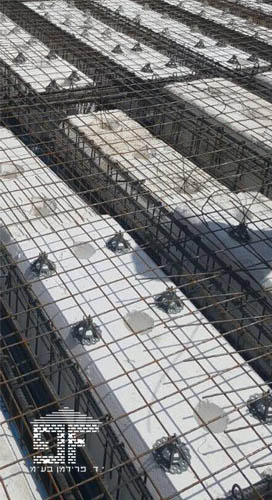 גושי קלקר עם חור